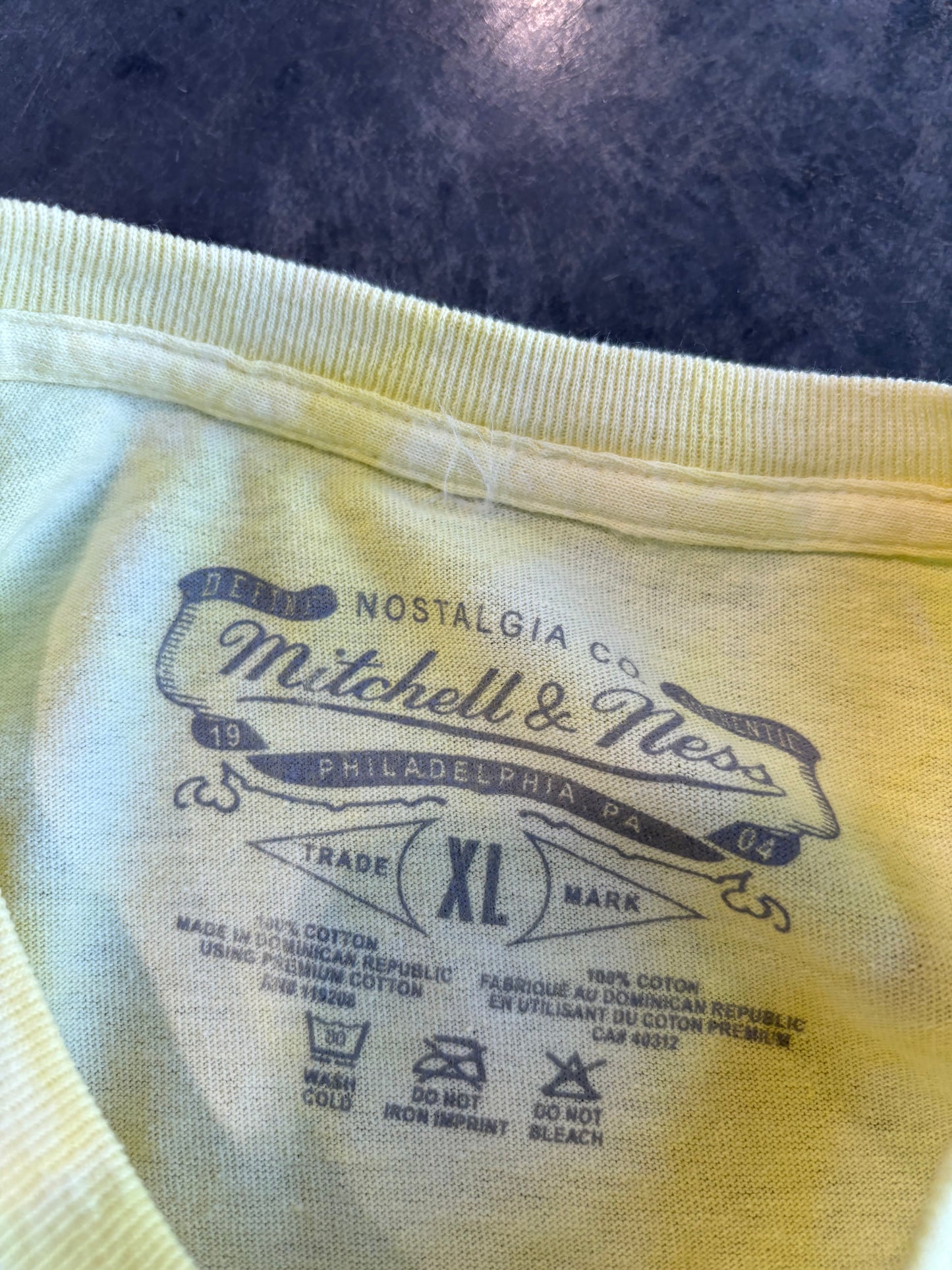 Los Ángeles Lakers Mitchell & Ness Graphic Tee