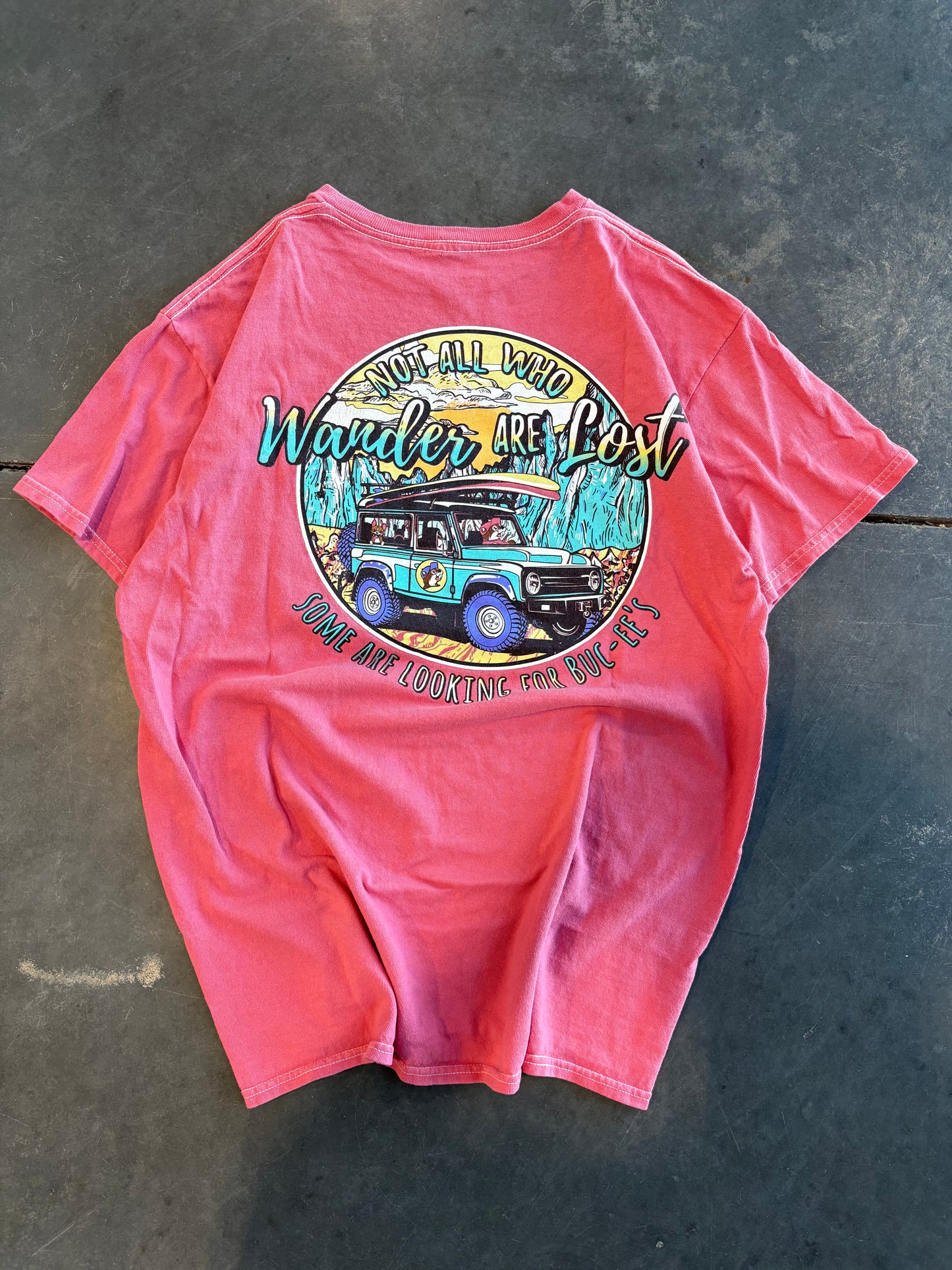 Buc-cees Graphic Tee- Thrifted