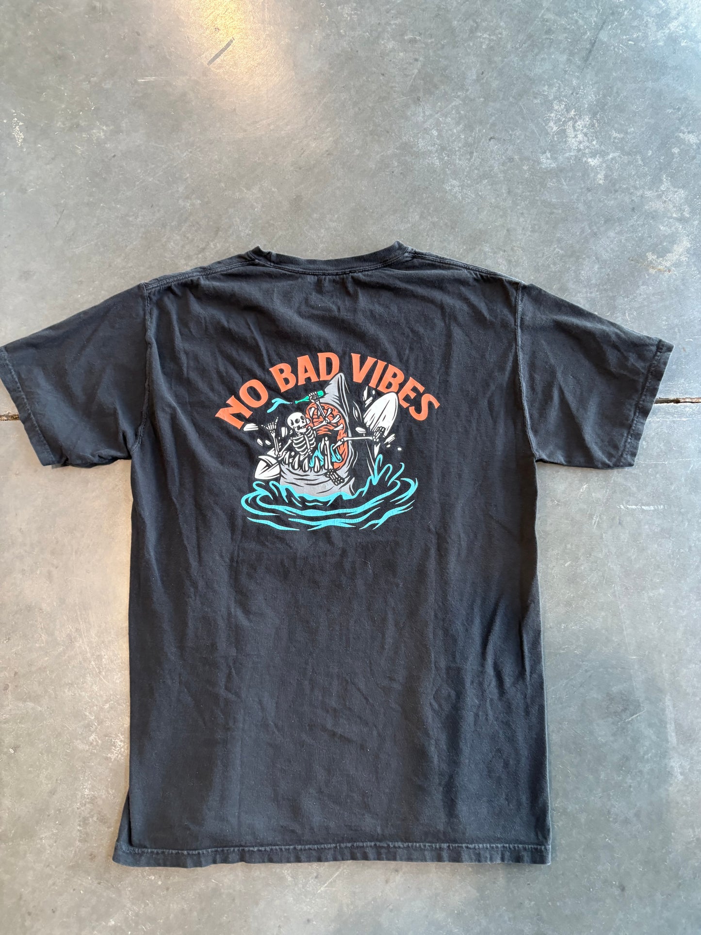 Cove Surf No Bad Vibes Graphic Tee