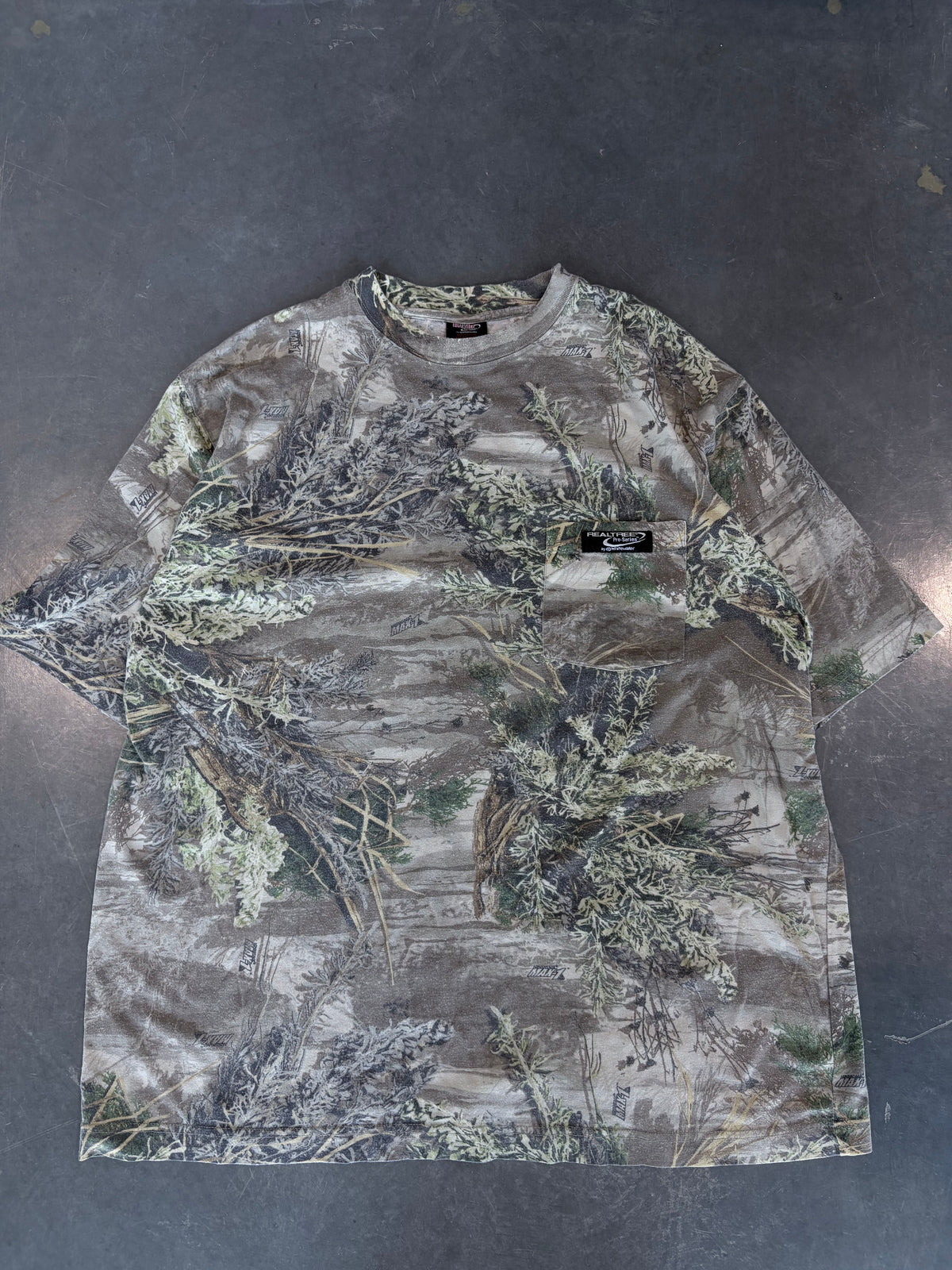 Vintage Y2K Realtree Camo Print Tee