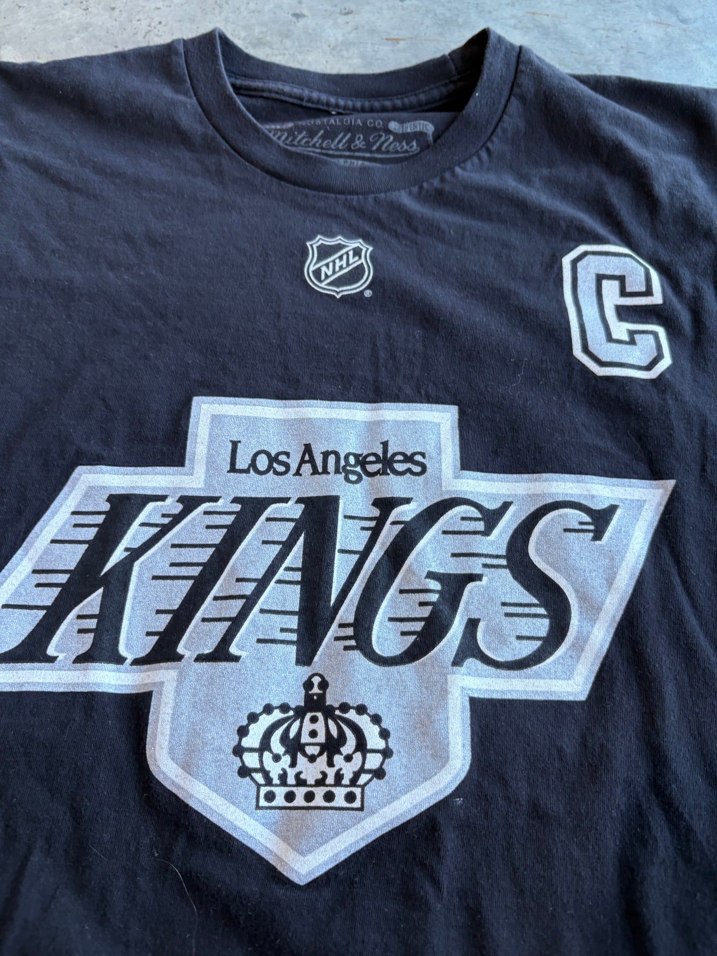 Sacramento Kings Mitchell & Ness #99 Gretzky Vintage Hockey Graphic Tee