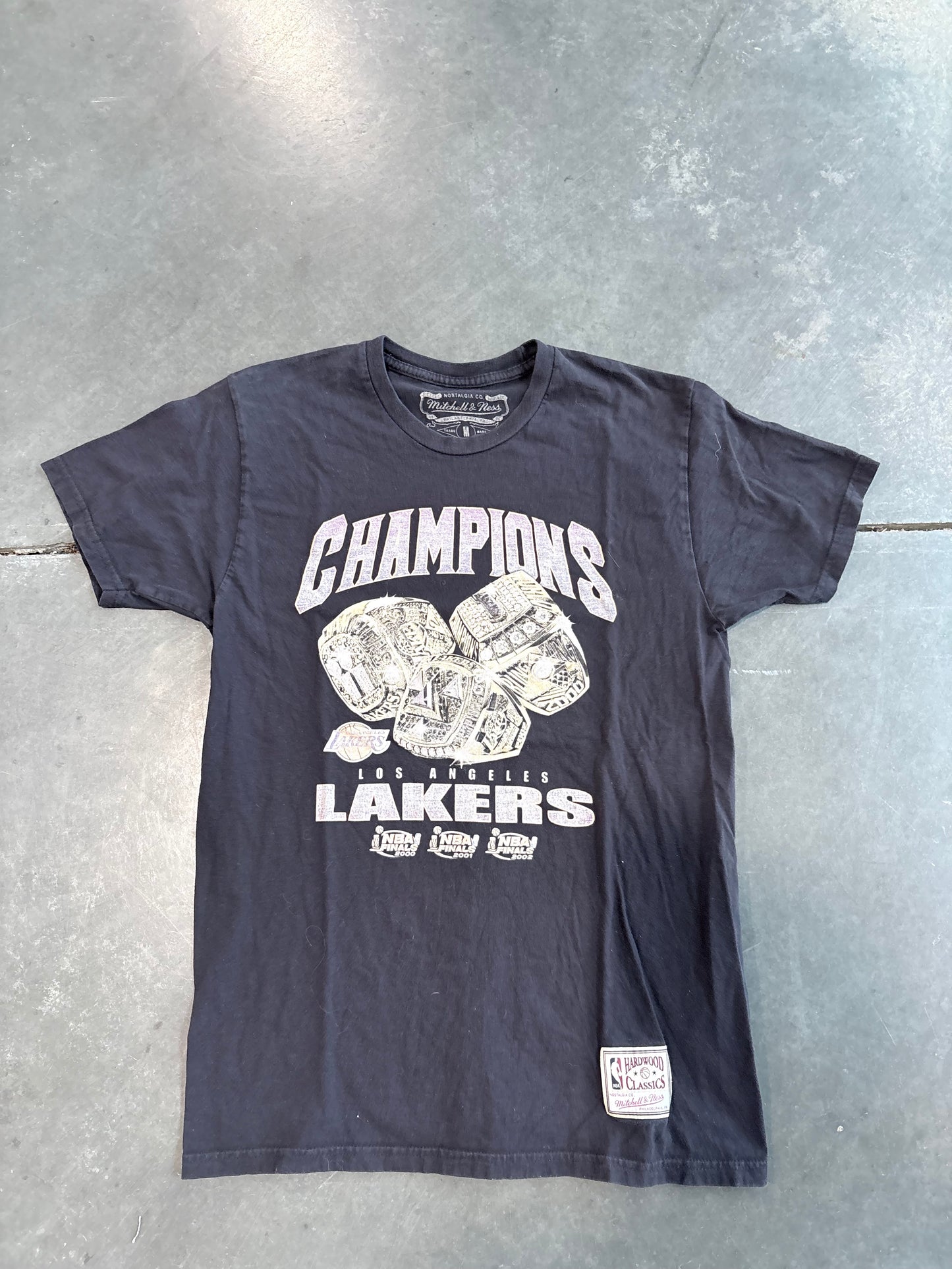 LA Lakers 3 Peat Mitchell & Ness Graphic Tee