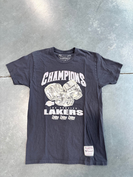 LA Lakers 3 Peat Mitchell & Ness Graphic Tee
