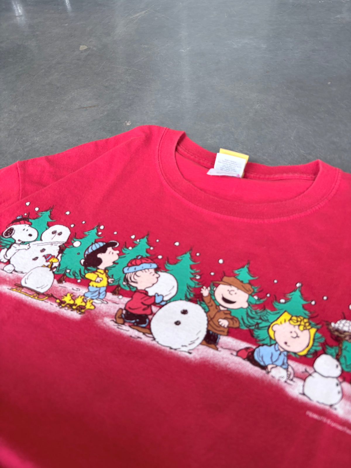 Vintage Y2K Peanuts Christmas Graphic Tee