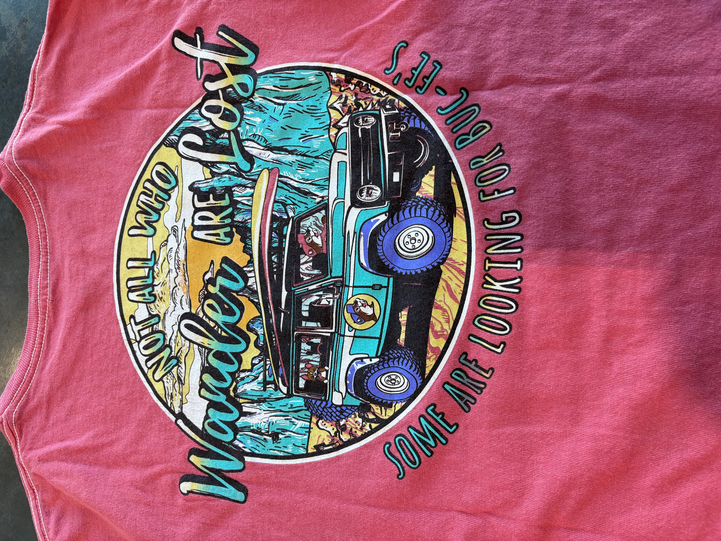 Buc-cees Graphic Tee- Thrifted